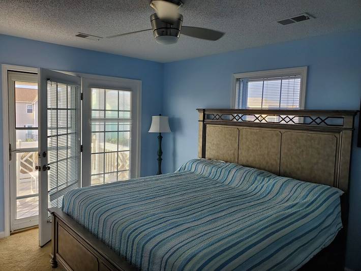 Vacation rental for 14 people, with pool and balcony in Ocean Isle Beach