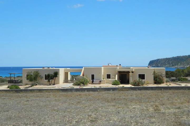 Apartamento para 4 personas, con jardín y terraza en Es Caló