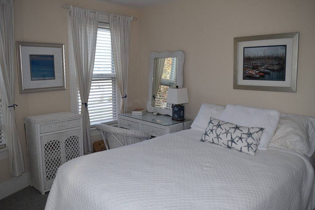 Wunderschöner Sommerurlaub in Bay Head mit privatem Pool, einen Block vom Meer entfernt in Bay Head, Ocean County