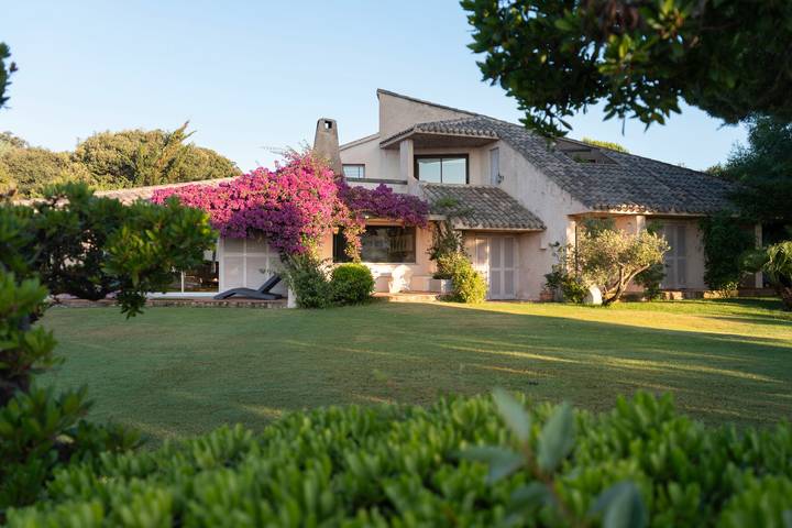 Location de vacances pour 8 personnes, avec jacuzzi et jardin dans Golfe De Santa Giulia - 4