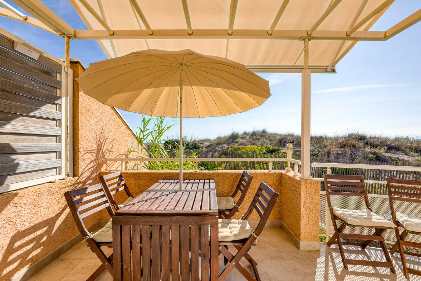 Casa Vacacional 'Los Pies en el Agua' con Vista al Mar, Wi-Fi y Aire Acondicionado in Marseillan-Plage, Marseillan