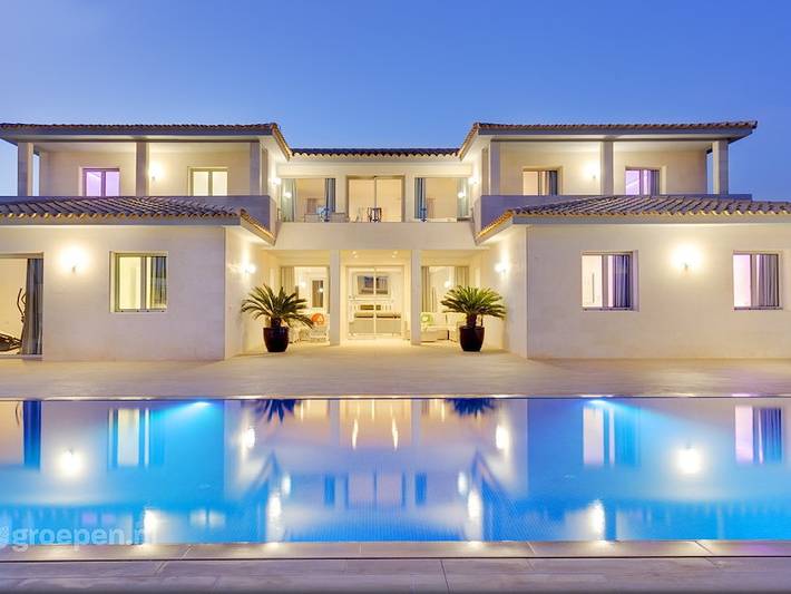 Ferienhaus für 12 Personen, mit Balkon/Terrasse und Whirlpool sowie Terrasse und Pool auf Mallorca Inselmitte