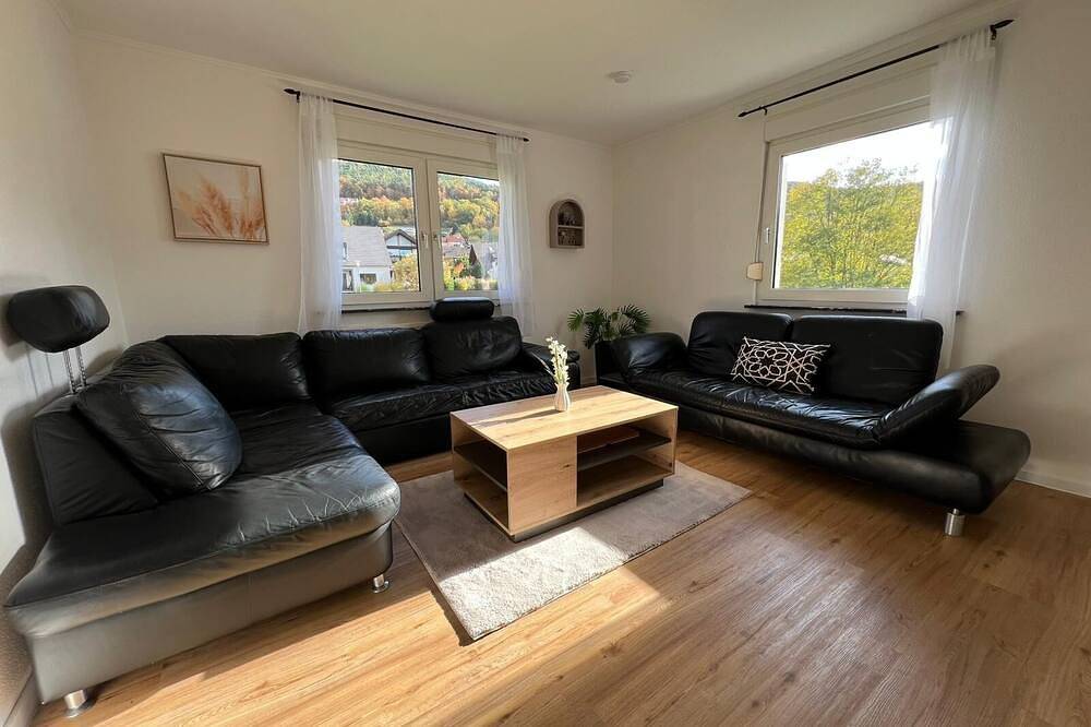 Ganze Wohnung, Traumhafte 3 Zimmer Ferienwohnung mit Balkon in Freudenberg am Main, Taubertal