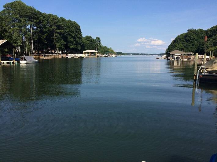 Vacation house for 13 people, with balcony and yard in Lake Norman