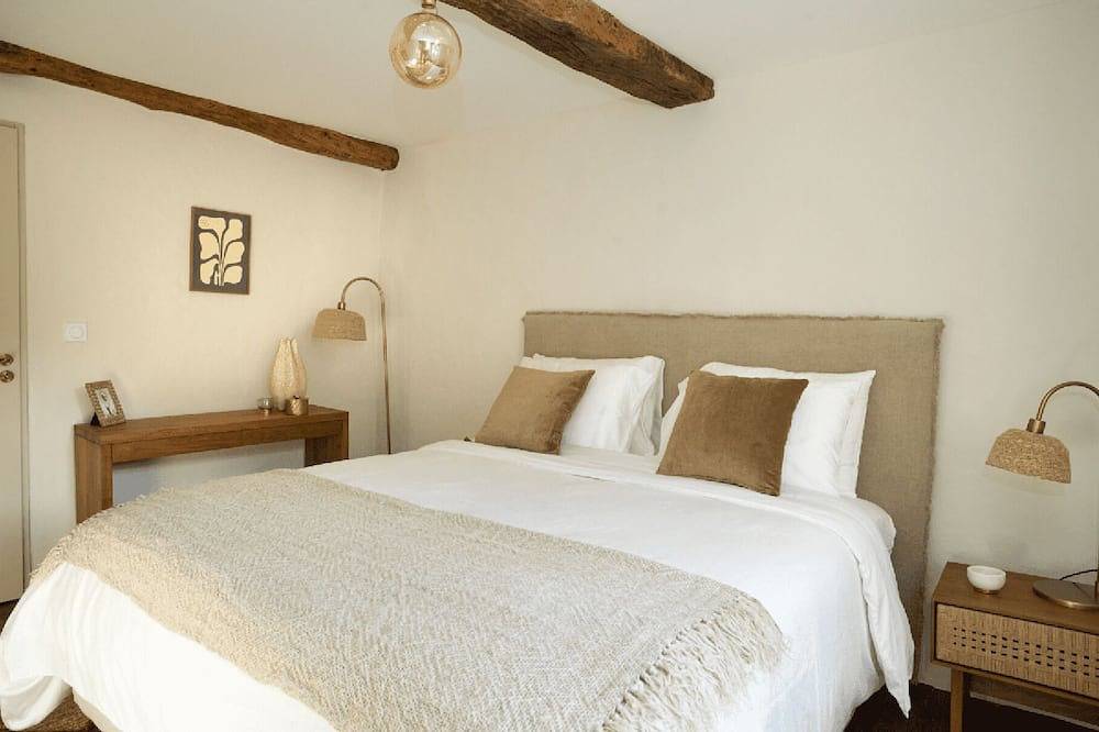 Between the mountains and the sea, a profound and eco-chic nature experience in in Montbolo, Céret und Umgebung