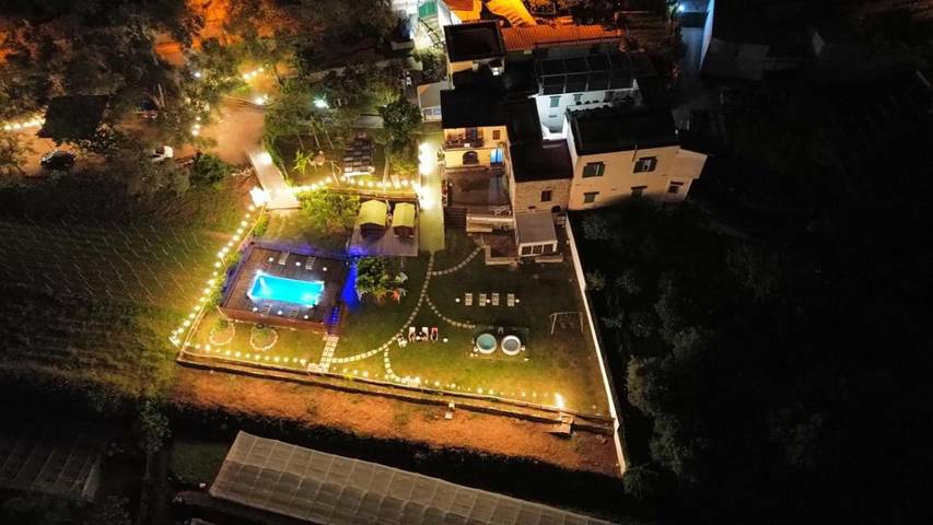 Gîte pour 12 personnes, avec jardin ainsi que piscine et vue, adapté aux familles à Vico Equense - 2