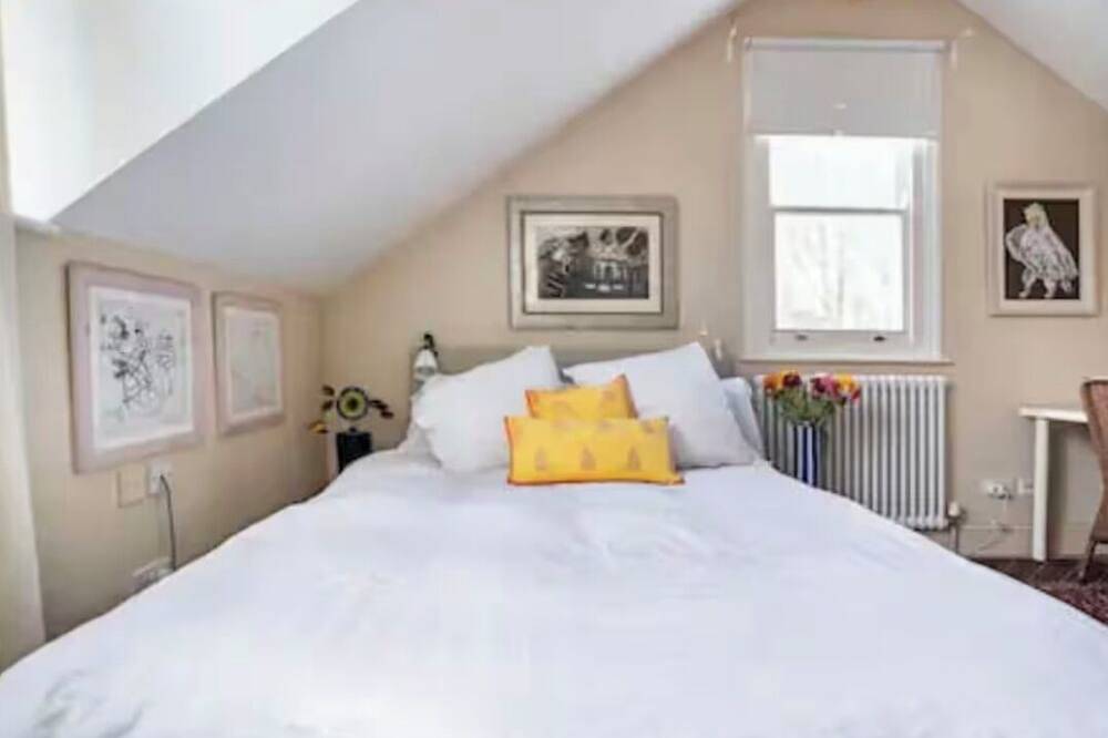 Cosy Family-Friendly 3Br 2Ba London House +King Bed, 1-3min Walk to Tube+Bus in Lambeth, London