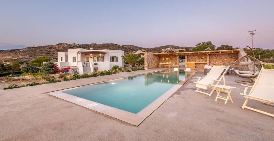 Villa pour 4 personnes, avec vue ainsi que jardin et piscine dans Milos - 2