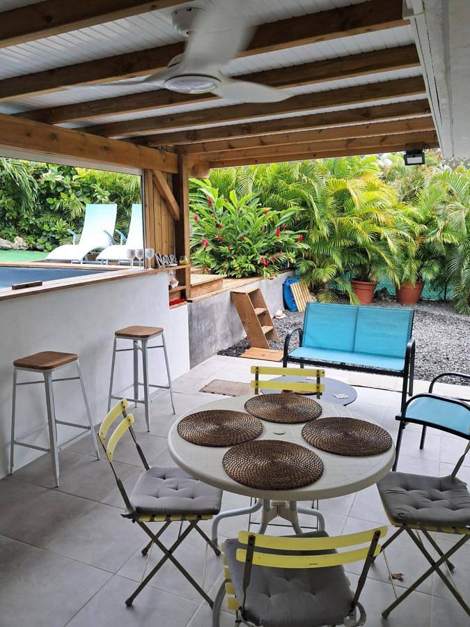 Location de vacances pour 3 personnes, avec piscine ainsi que jardin et vue dans Anse Tarare - 4