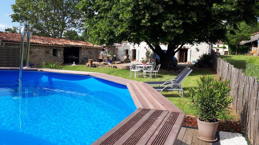 Gîte pour 6 personnes, avec piscine à Couture (Charente)