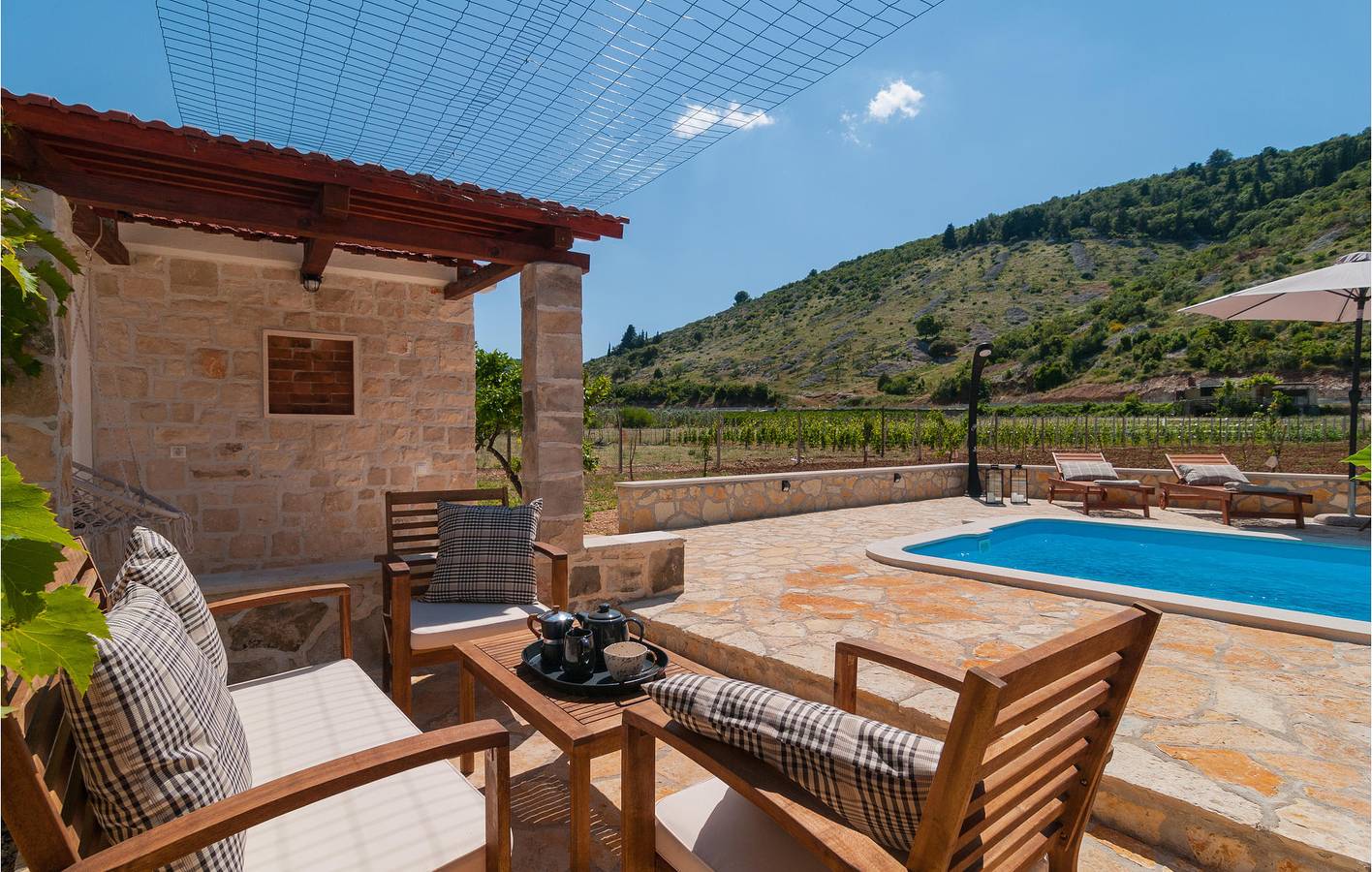 Ferienhaus für 2 Personen mit Terrasse in Postira, Brac
