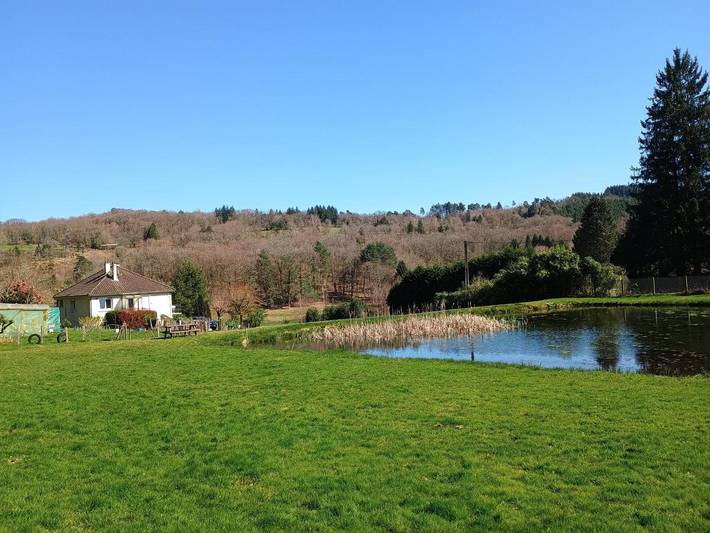 Location de vacances pour 6 personnes, avec vue et jardin à Compreignac - 3