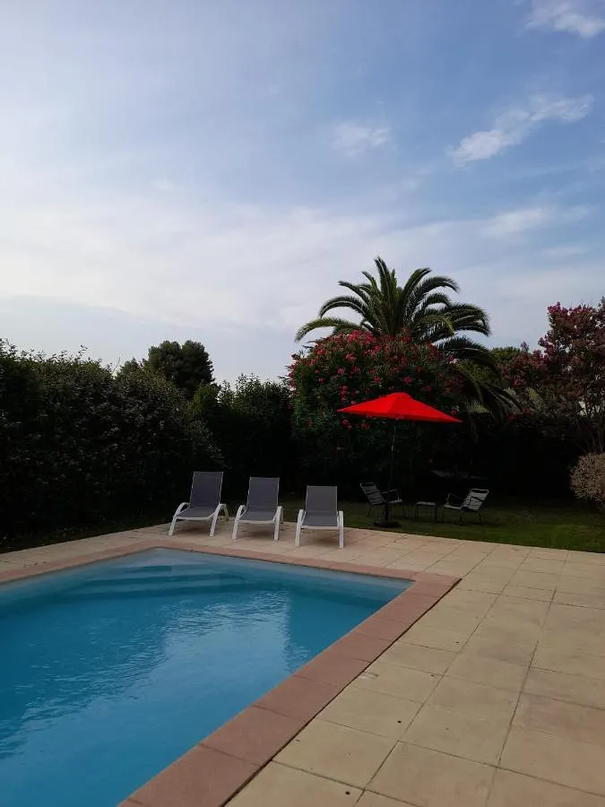 Casa de vacaciones para 6 personas, con piscina y vistas al lago además de vistas y jardín - 1