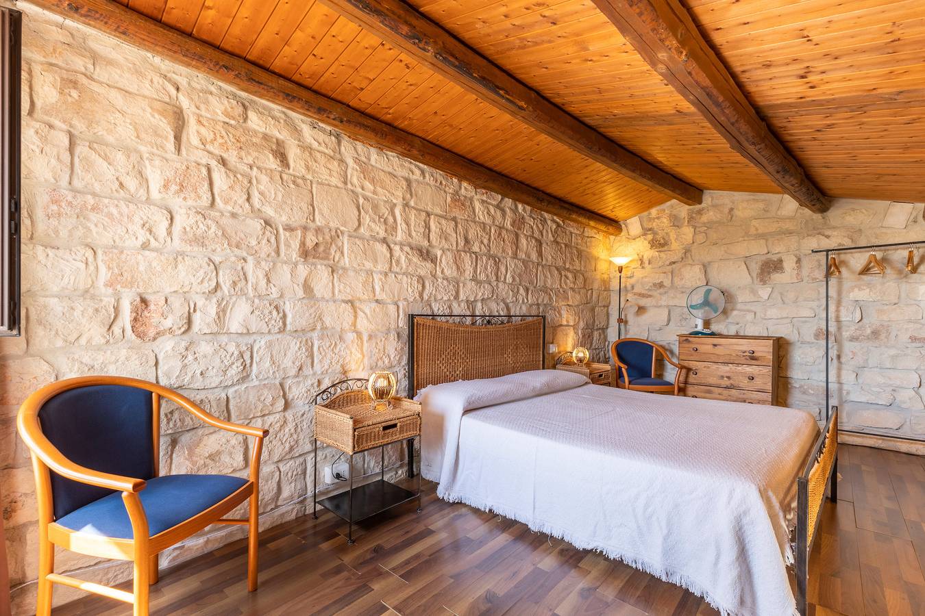 Appartement entier, Appartement 'Soppalcato In Villa' avec piscine partagée, Wi-Fi et climatisation in Modica, Province de Ragusa