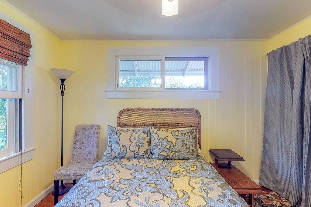 Landhaus mit W / D, Wifi, Holzböden. In der Nähe von Hilo & 4 Mile Scenic Drive in Papaikou, Hamakua