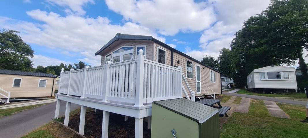 Camping for 8 people, with Pool in Poole