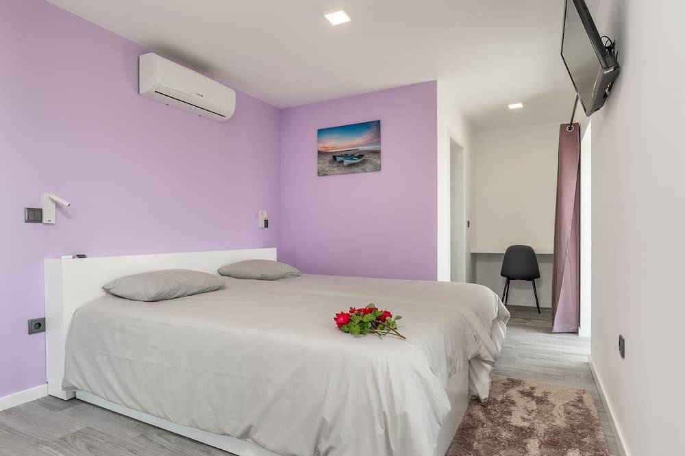 Casa da Portada, by the fountain with views to Calheta in Calheta, Madeira