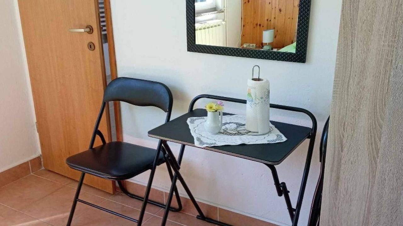 Ganze Ferienwohnung, Ferienwohnung für 3 Personen (18 m²) in Martinšćica in Martinscica, Cres