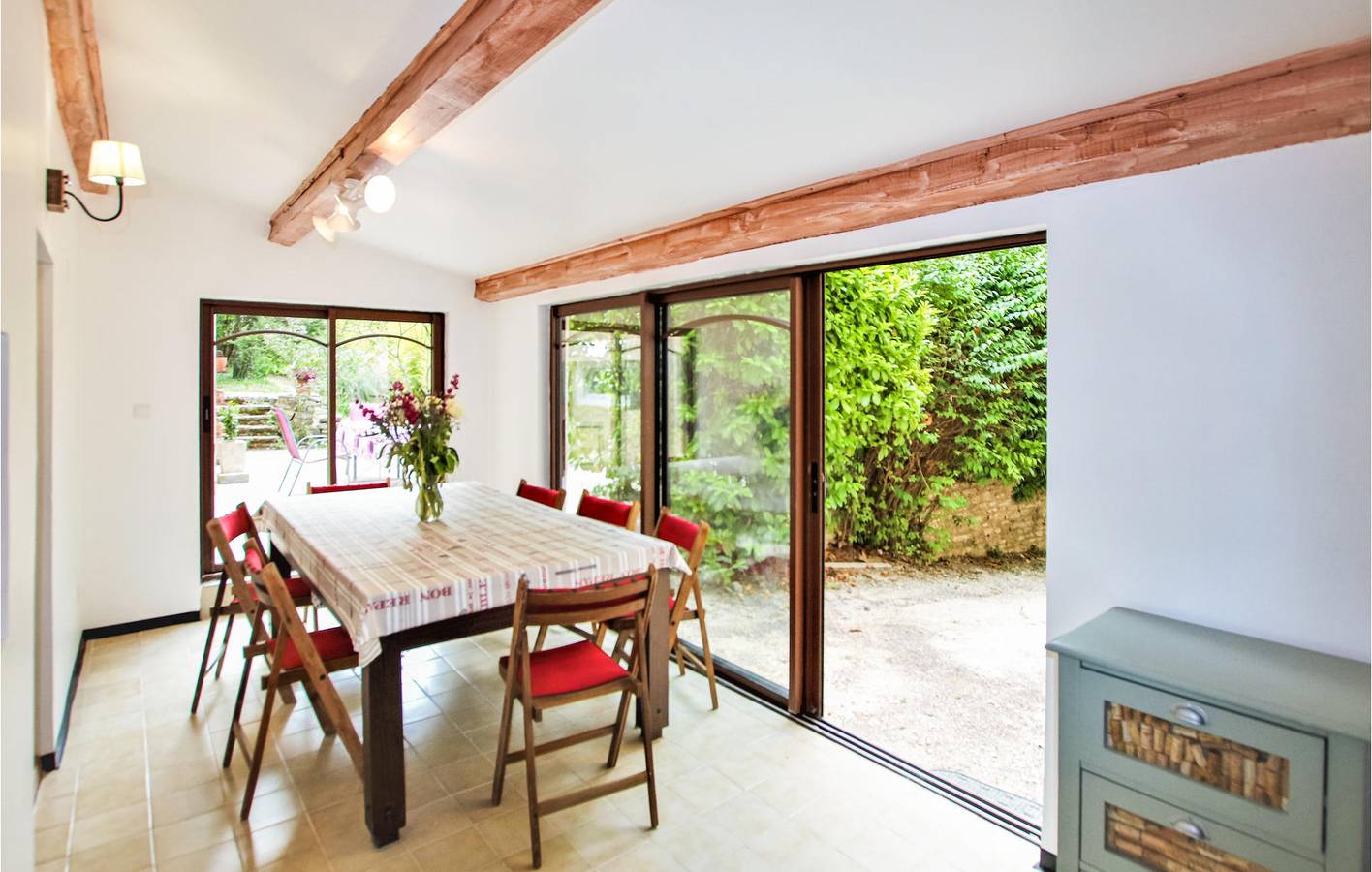 Charmantes Goult Apartment mit Parkplatz, Pool & Garten in Goult, Regionaler Naturpark Luberon