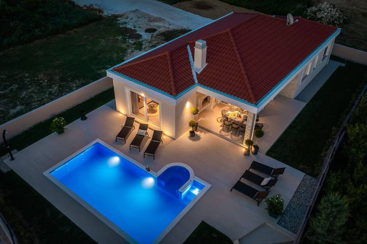 Villa für 8 Personen, mit Terrasse und Garten in Zadar - 4