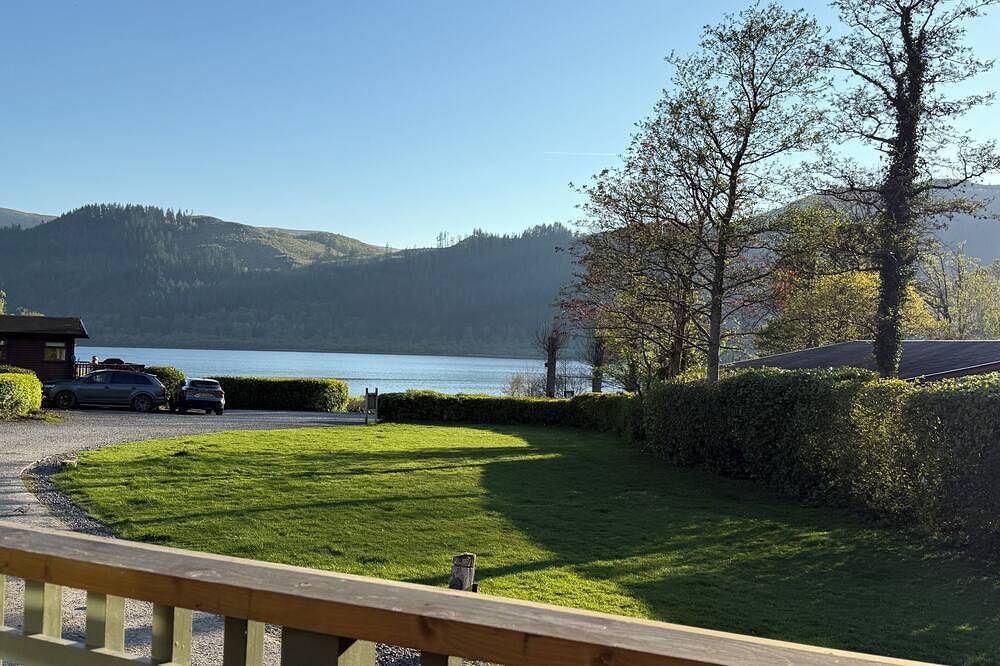 A homely lodge in a tranquil setting with lake view in Lake District