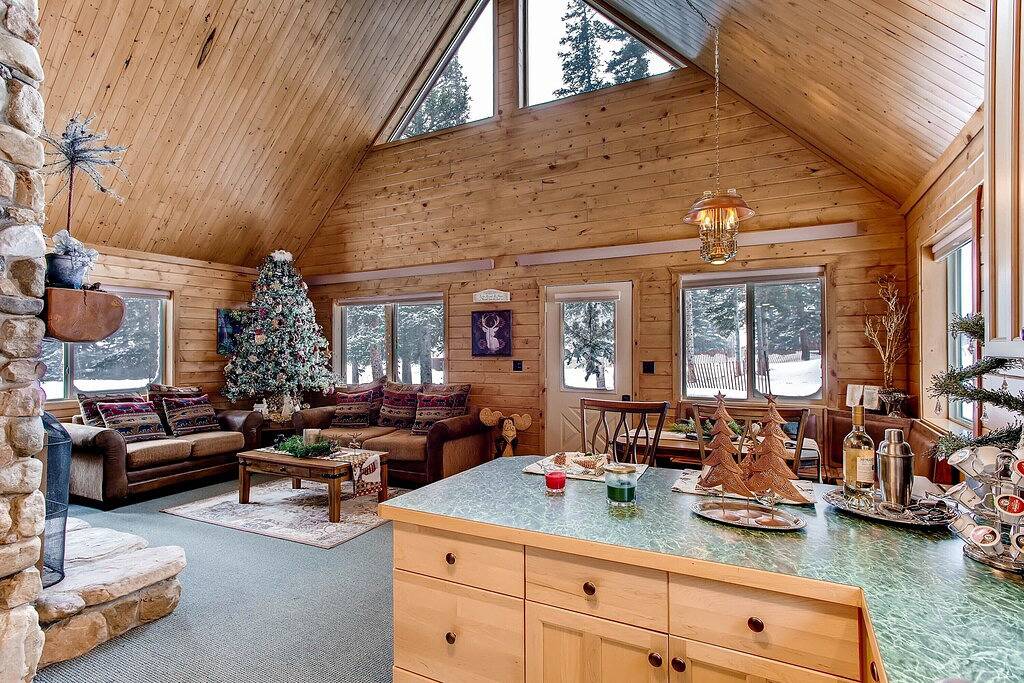 Skurril Hollow / 2 Schlafzimmer / 1 Bad / Bergblick / Holzkamin / Waldgrundstück / In der Nähe von National Forest in Park County