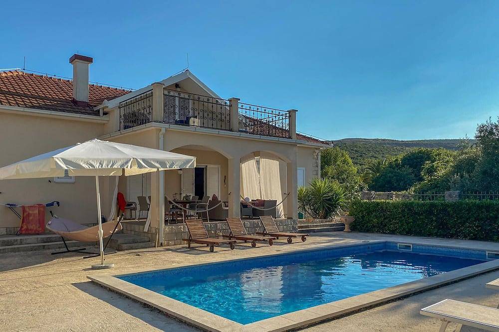 Beautiful home in Radovici in Bay of Kotor
