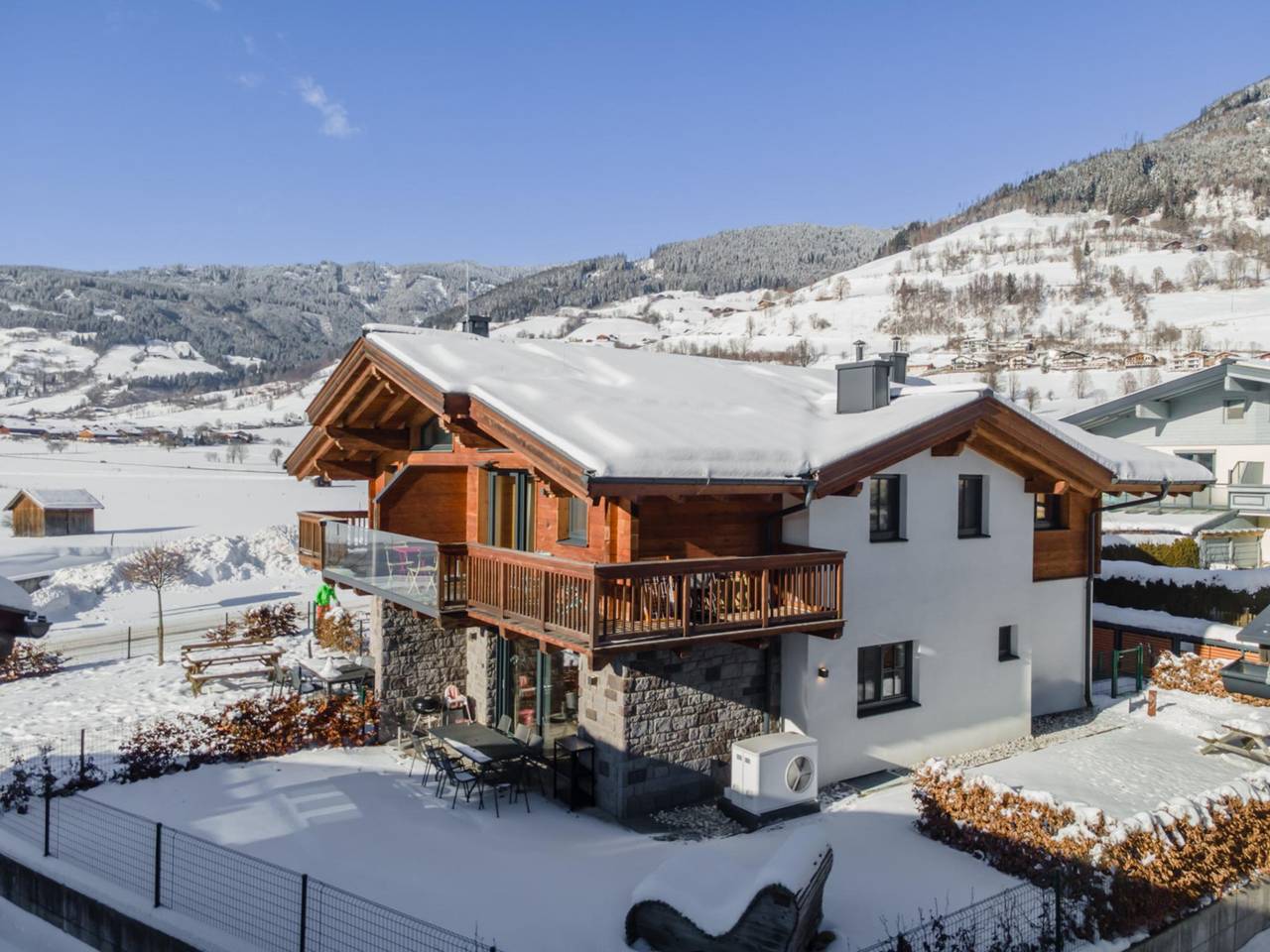 Geheel appartement, Luxe appartement met omheinde tuin en wellness in Piesendorf, Pinzgau