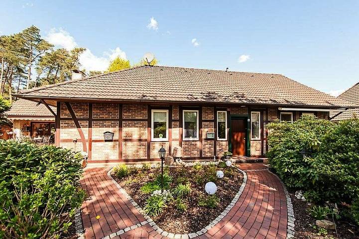 Ferienwohnung für 7 Personen, mit Balkon und Terrasse sowie Garten in Wietze