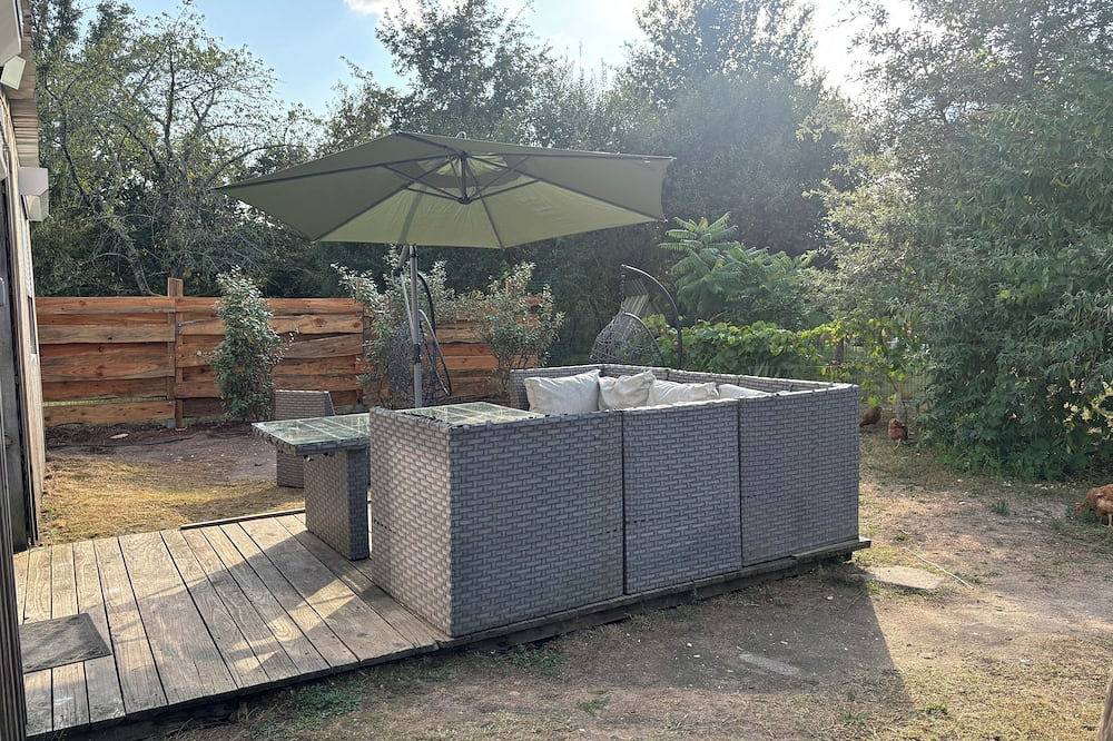 Cabane à la ferme avec piscine couverte et jacuzzi in Les Églisottes-et-Chalaures, Région de Libourne