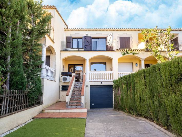 Vakantiehuis voor 6 personen, with Balkon and Terras as well as Tuin in Sant Pere Pescador