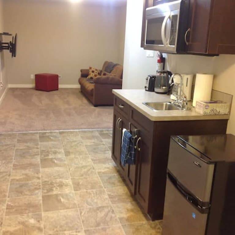 Cove On A Hill - Entire (2Bdrm & Full Bath) Basement Suite in Calgary, Kanadische Rocky Mountains