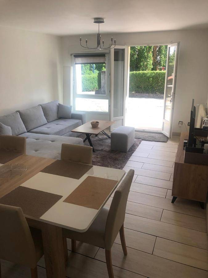 Appartement entier, Logement au calme dans une maison. in Moirans-en-Montagne, Parc naturel régional du Haut-Jura