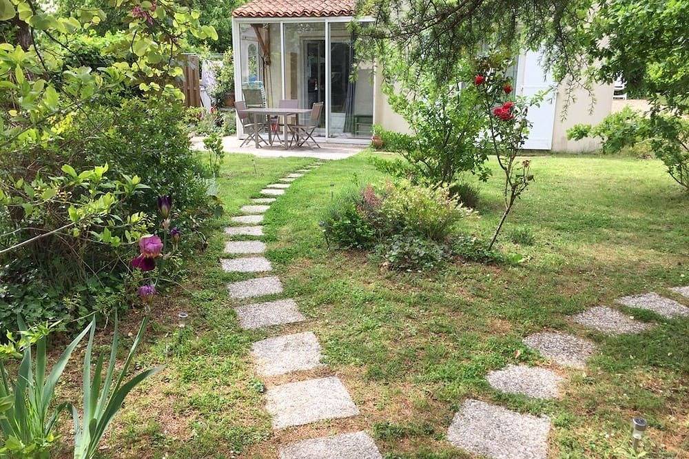 Furnished 4 persons \"Blue cedar\" *** in Fouras, Rochefort region