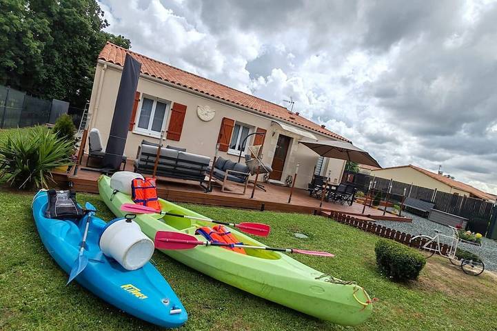 Location de vacances pour 7 personnes, avec jardin à Villars-en-Pons