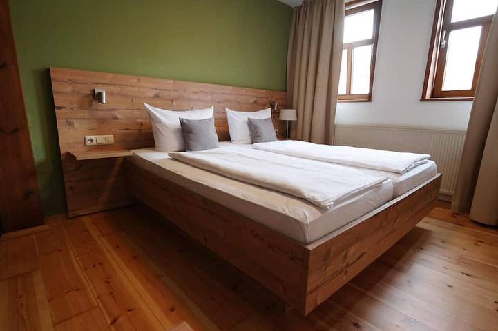 Ganze Wohnung, Dreibett-/Vierbettzimmer mit eigenem Badezimmer in Prichsenstadt, Fränkisches Weinland