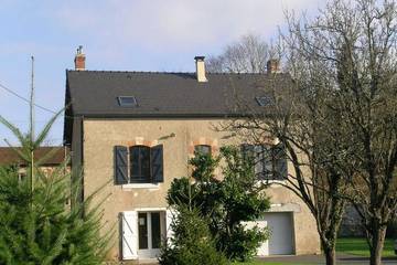 Gîte pour 8 personnes, avec jardin dans Urçay