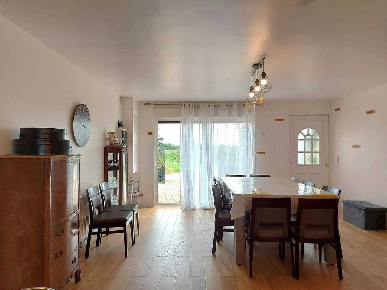 Casa espaciosa con piscina en La Bazoche-Gouet in La Bazoche-Gouet, Región de Nogent-le-Rotrou