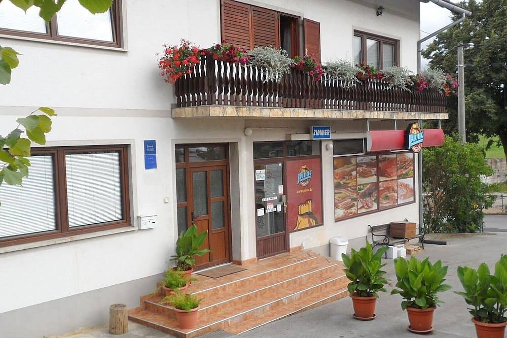 Geheel appartement, Appartementen en kamers Anton,, Rakovica, Plitvice, Kroatië in Rakovica, Karlovac region