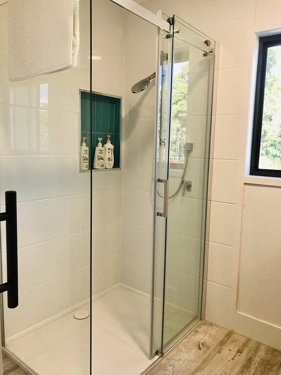 Coastal Cottage - Pets Welcome, Boat Parking, Walk to Beach & Shops in Cannonvale, Mackay Region