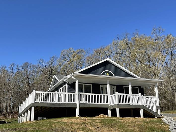 Vacation house for 16 people, with yard in Kentucky Lake