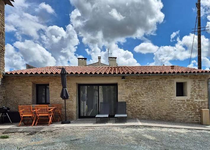 Location de vacances pour 4 personnes, avec terrasse à Arçais - 2