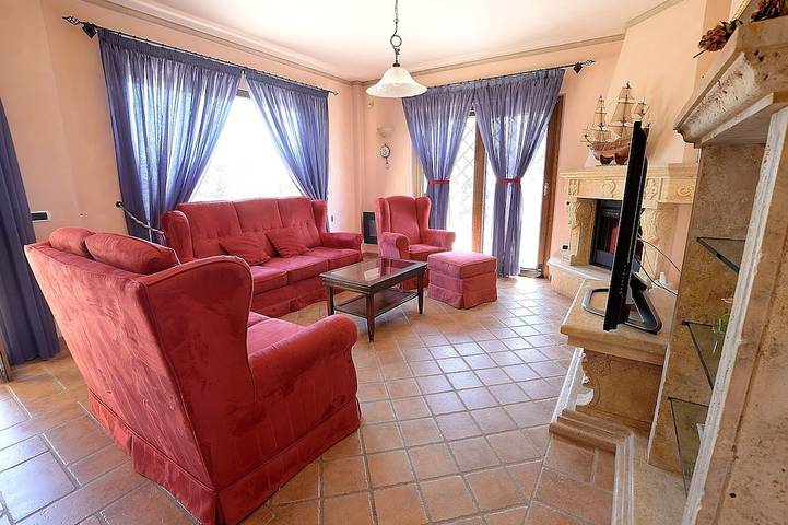 Exclusive villa very close to the station for Rome and Pompei in Genzano di Roma, Provincia di Roma