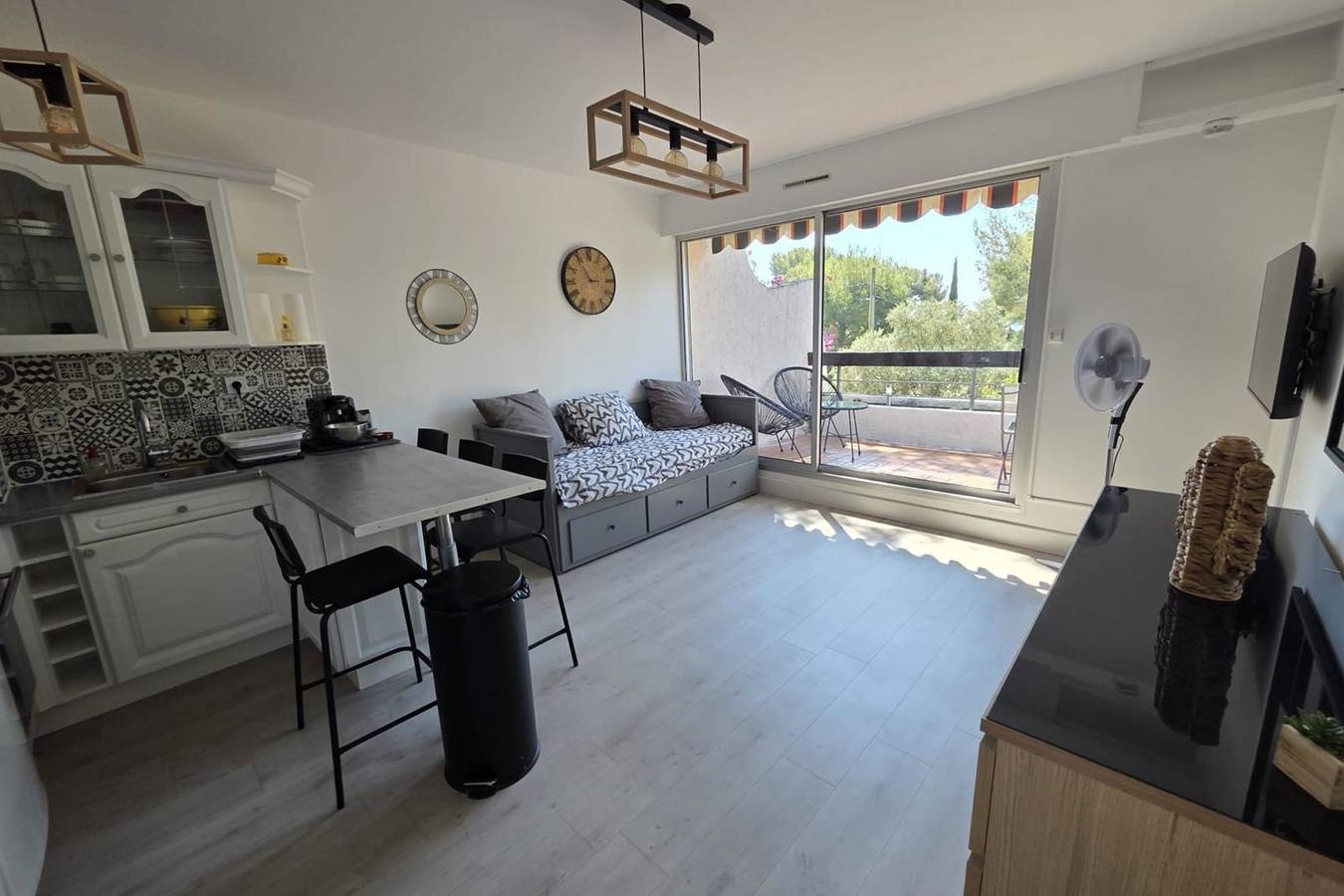 Estudio entero, Bright studio in residence with swimming pool in La Ciotat, Marsella region
