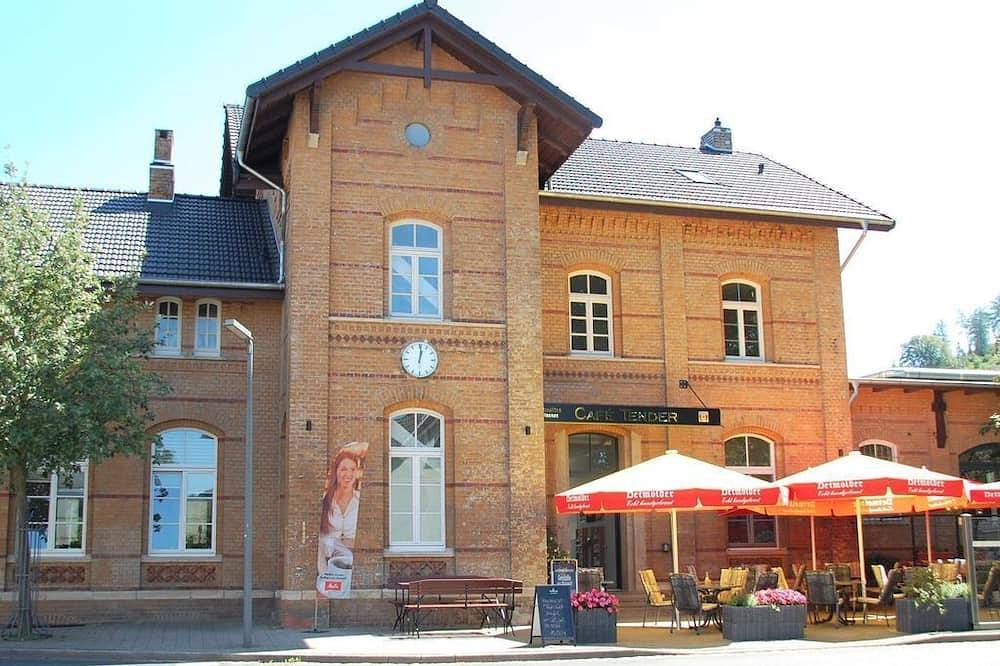 Ganze Wohnung, Ferienwohnung im \"Bahnhof Lügde\" - Appartement/Fewo, Dusche und Bad, Wc, 3 in Lügde, Kreis Lippe