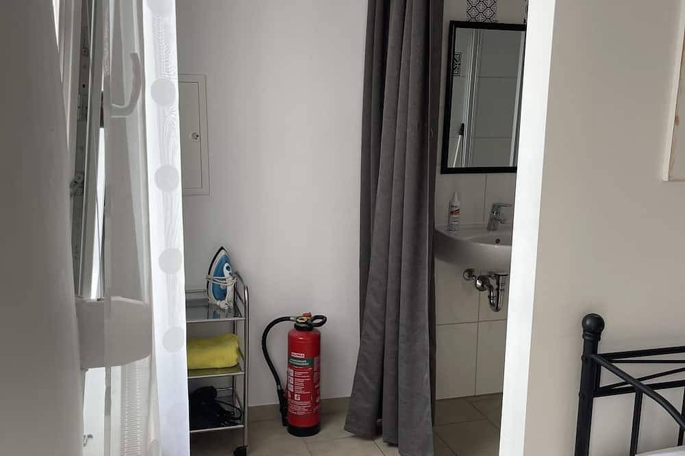 Apartamento entero, Estudio-Confortable-Baño privado externo-Apartment Eg in Núremberg, Franconia
