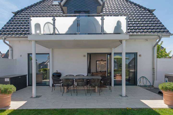 Ferienhaus für 8 Personen, mit Balkon und Whirlpool sowie Garten und Sauna