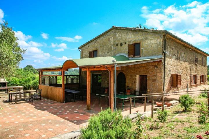 Location de vacances pour 10 personnes, avec jardin ainsi que piscine et vue, animaux acceptés à Pitigliano - 2