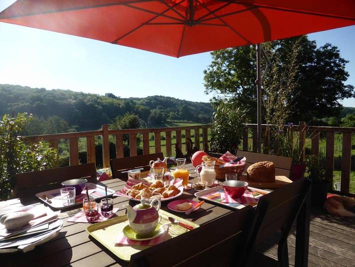 Cottage pour 2 personnes, avec terrasse ainsi que piscine et jacuzzi à Thoiré-sur-Dinan