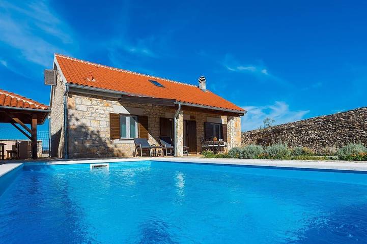 Ferienhaus für 8 Personen, mit Balkon und Pool sowie Garten - 1